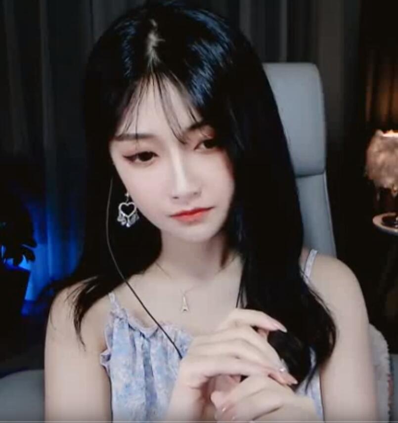 16152514.jpg ASMR【蓝心心】掏耳,近距离的道具音,轻语引导,助眠放松